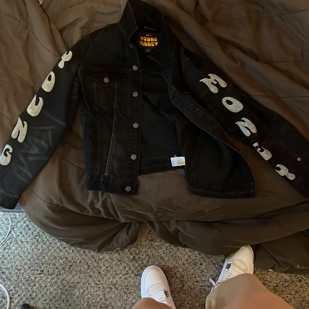 Black Young Money Denim Jacket. Size M, in great condition just doesn’t fit me.